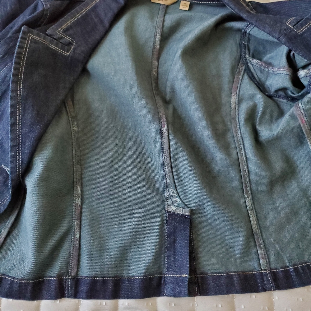 Denim jacket. - Picture 4 of 7